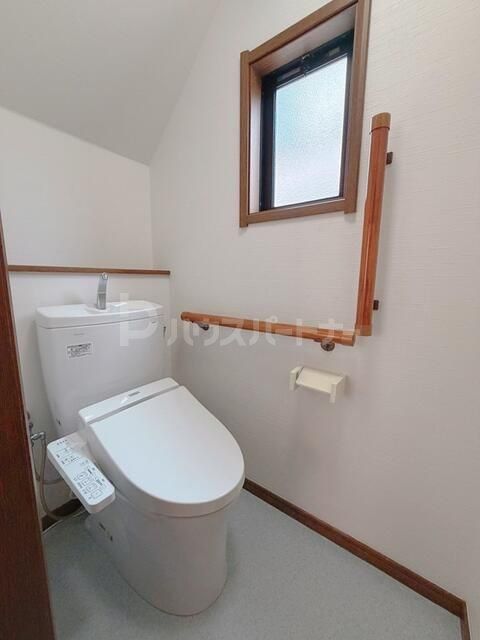 三上貸家 B棟のトイレ写真