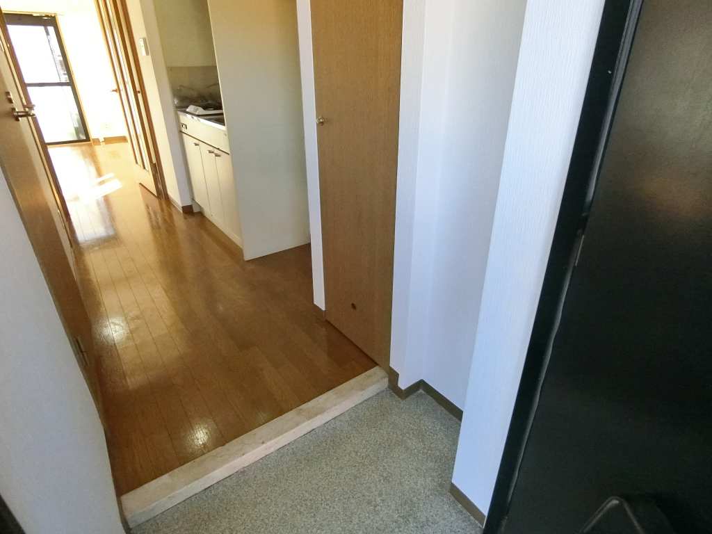 玄関　シューズＢＯＸあり。