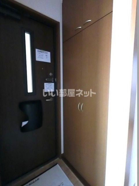 ＪＲ宇都宮線 宇都宮駅 バス乗車時間：12分 最寄りバス停で下車 徒歩12分 2階建 築23年の玄関写真