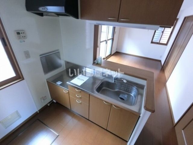 ＪＲ宇都宮線 宇都宮駅 バス乗車時間：12分 最寄りバス停で下車 徒歩12分 2階建 築23年のキッチン写真