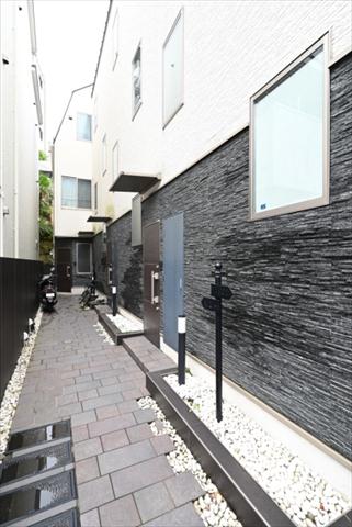 東京メトロ千代田線 表参道駅 徒歩10分 3階建 築11年の外観写真