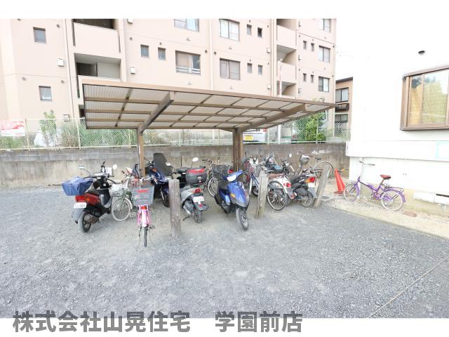 エスティライフあやめ池の外観写真