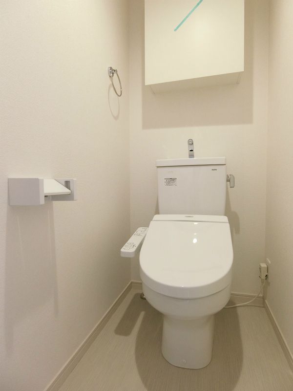 ＪＲ中央線 西八王子駅 徒歩9分 3階建 築10年のトイレ写真
