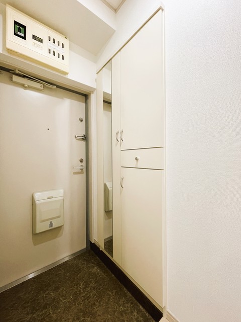 玄関　玄関には靴箱もあるのですっきりおさまりそうですね☆