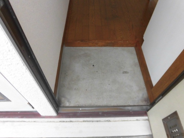 湘南新宿ライン高海 茅ケ崎駅 徒歩13分 2階建 築37年の玄関写真