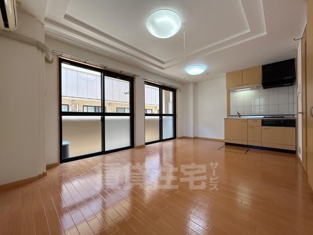 ＪＲ山陽本線 大久保駅 徒歩10分 3階建 築20年の居間写真