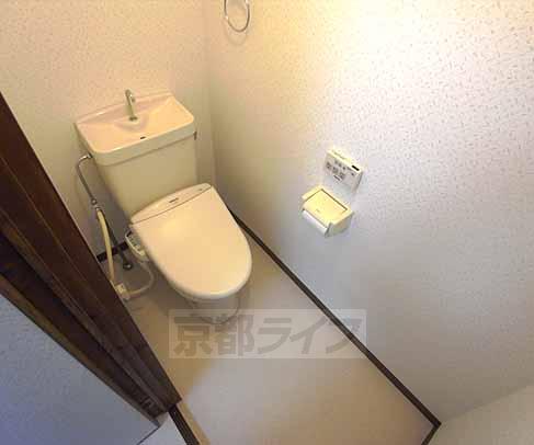 ＪＲ山陰本線 嵯峨嵐山駅 徒歩5分 2階建 築67年のトイレ写真