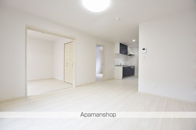 azami apartmentの居間写真