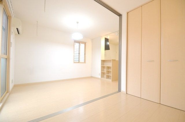 居室・リビング　★明るいお部屋です★