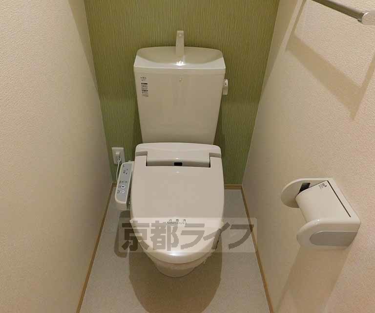 トイレ　ウォシュレット付です・