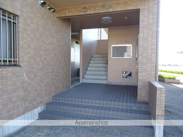 富山地鉄本線 荻生駅 徒歩17分 3階建 築19年の外観写真