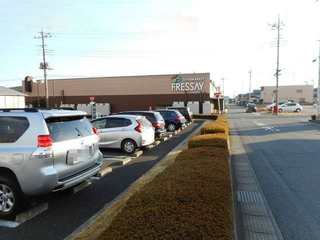 スーパー　フレッセイ吉岡店（スーパー）まで800m