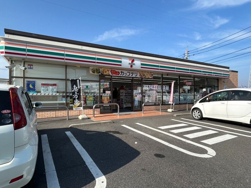 コンビニ　セブンイレブン国分湊店（コンビニ）まで811m