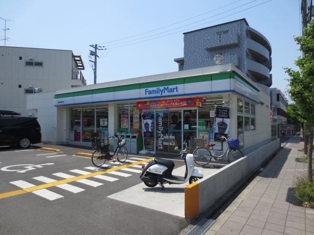 コンビニ　ファミリーマート豊中長興寺店（コンビニ）まで176m