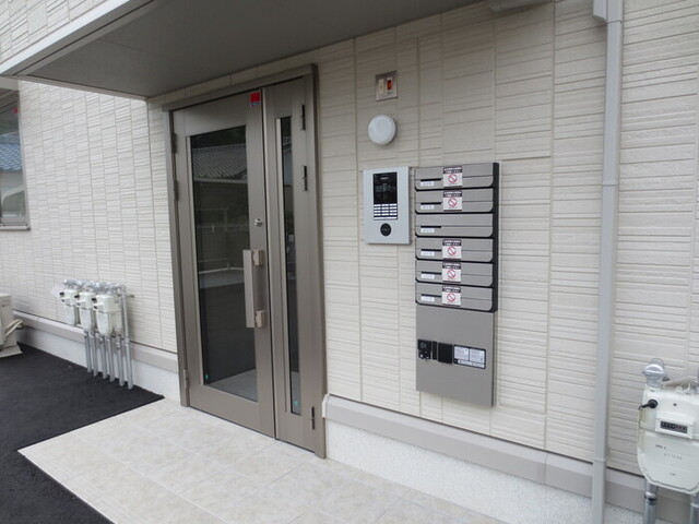 エントランス　Ｂ棟　宅配ＢＯＸ付エントランス
