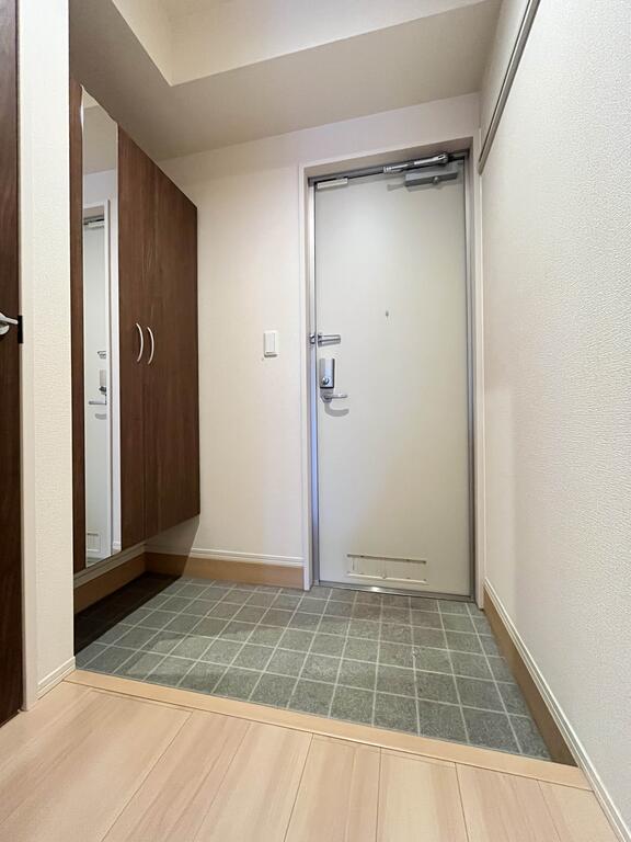 グレイスレジデンス中央の玄関写真