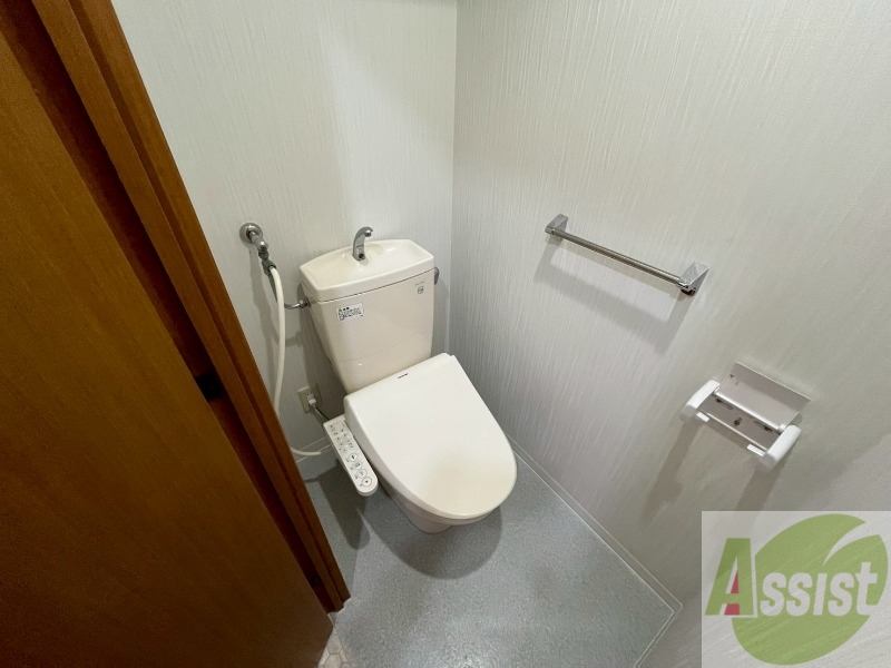 トイレ　こちらはトイレです。清潔感があり、安心して使用できます。