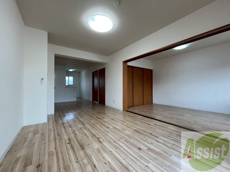 居室・リビング　広くてキレイなお部屋が広がっていて、充実した生活が送れそう。