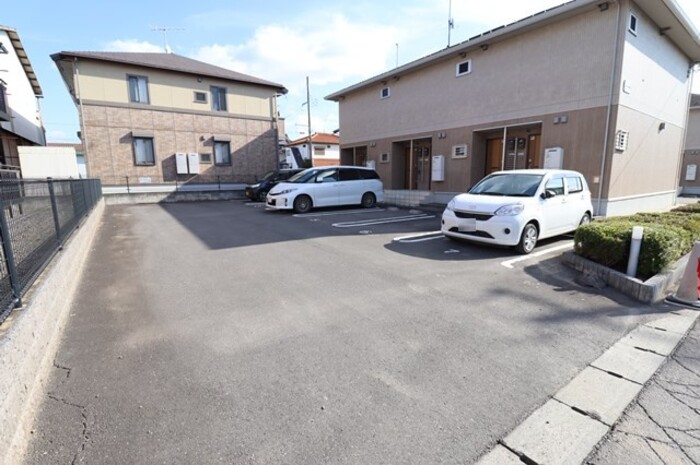 駐車場　駐車場