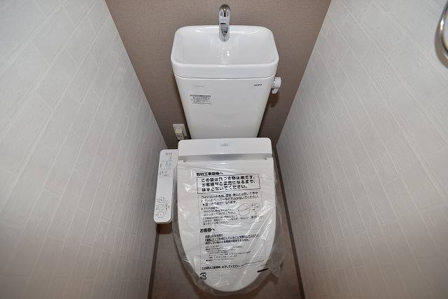 トイレ　写真は同マンションの別のお部屋のものです