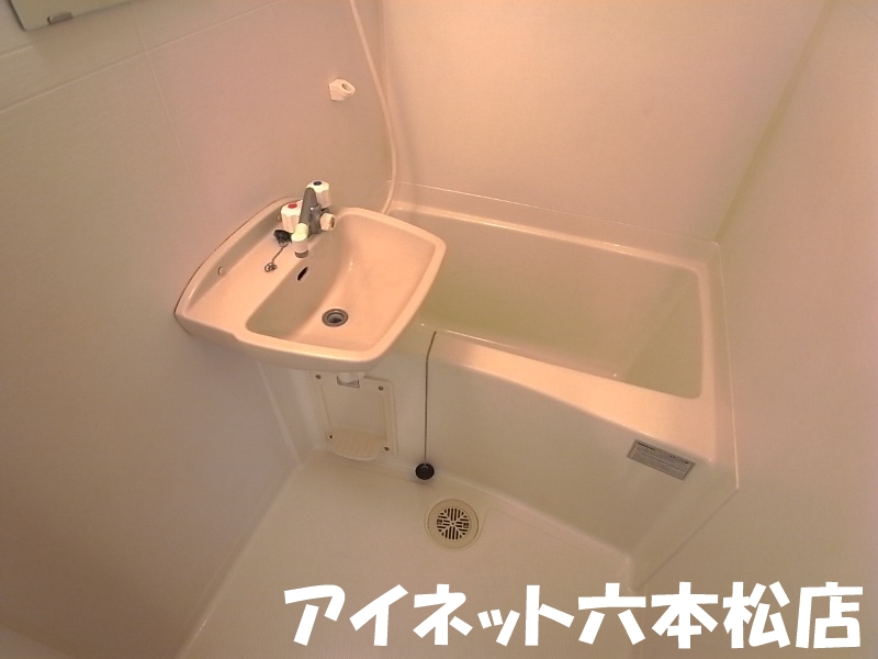 バス・シャワールーム　一日の疲れを癒しましょう