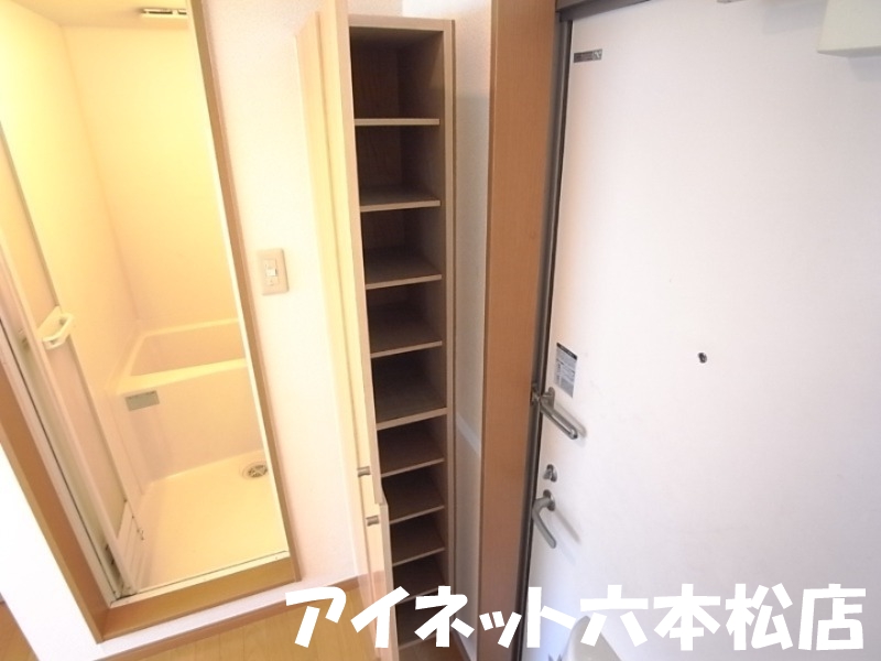 玄関　玄関収納もばっちりです