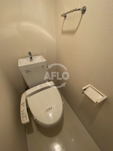 地下鉄御堂筋線 本町駅 徒歩10分 10階建 築22年のトイレ写真