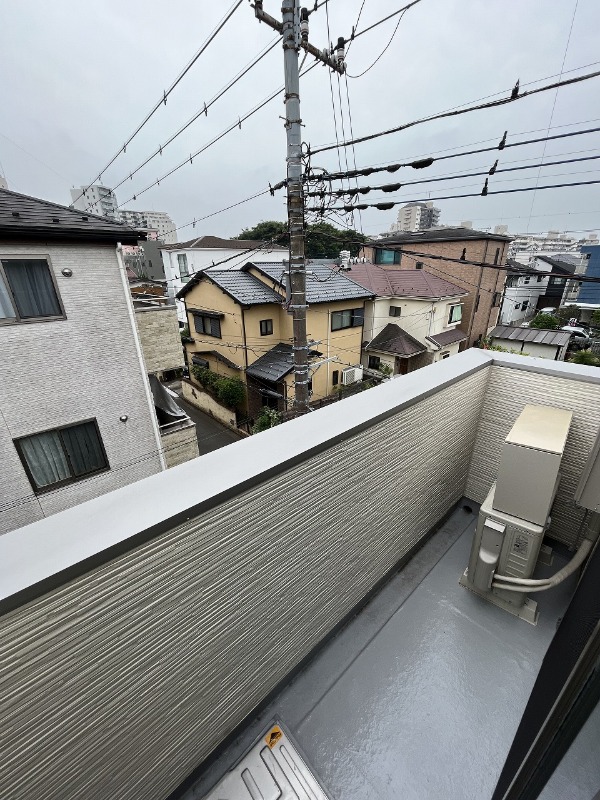 バルコニー　同建物別号室