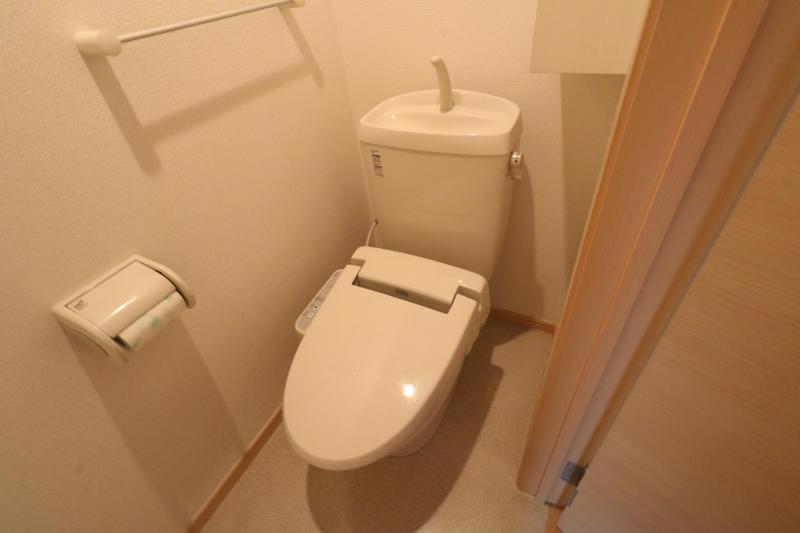 東武野田線 東岩槻駅 徒歩8分 2階建 築17年のトイレ写真