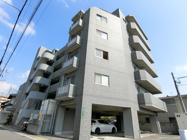 駐車場　建物外観