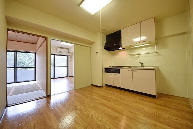 居室・リビング　★6.5帖のダイニング・広く明るいお部屋です★