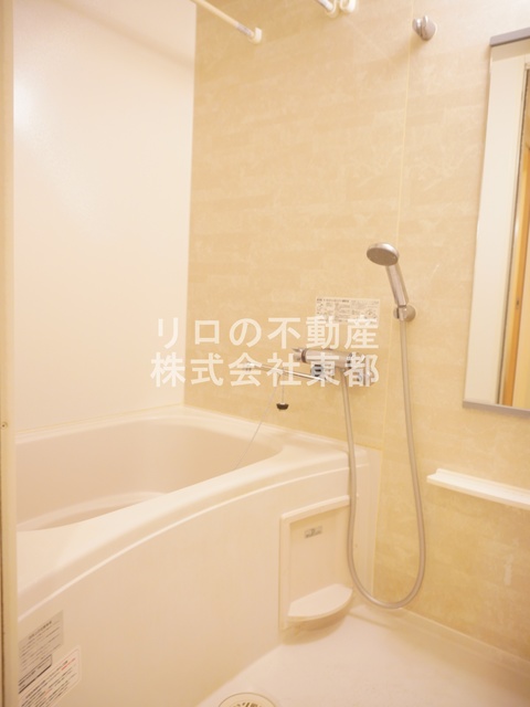 バス・シャワールーム　浴室には乾燥機が付いているので便利ですね☆