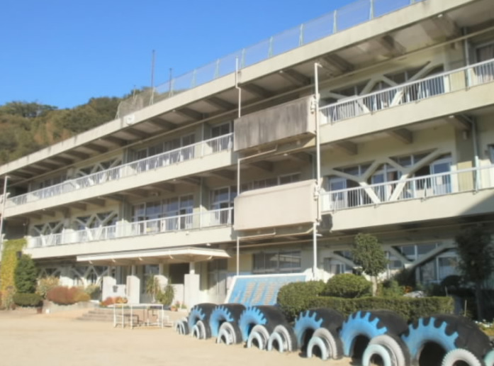 小学校　倉敷市立連島西浦小学校（小学校）まで941m