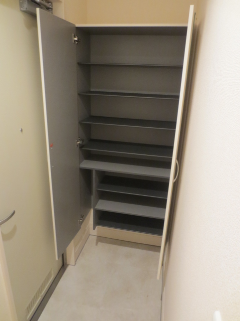 玄関　別部屋写真です