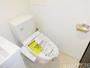 トイレ　アメリカンスタイルなトイレと洗面所が並んでいます♪