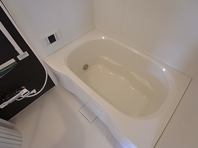 バス・シャワールーム　ゆったり入れるお風呂です