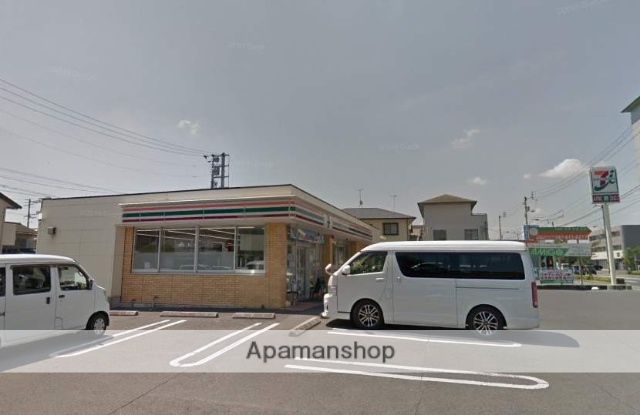 コンビニ　セブンイレブン（コンビニ）まで675m