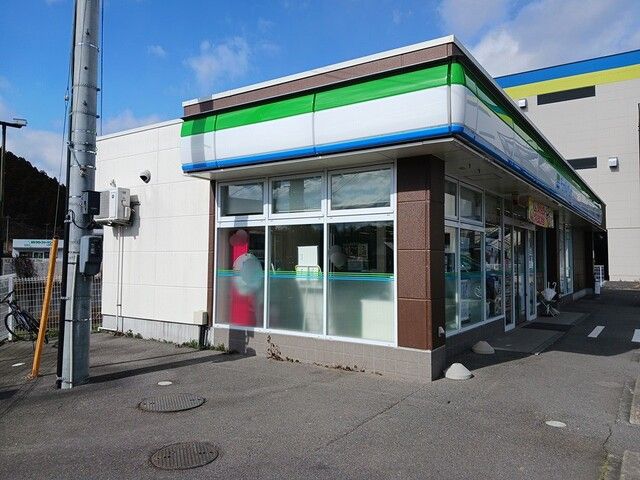 コンビニ　ファミリーマート（コンビニ）まで1400m