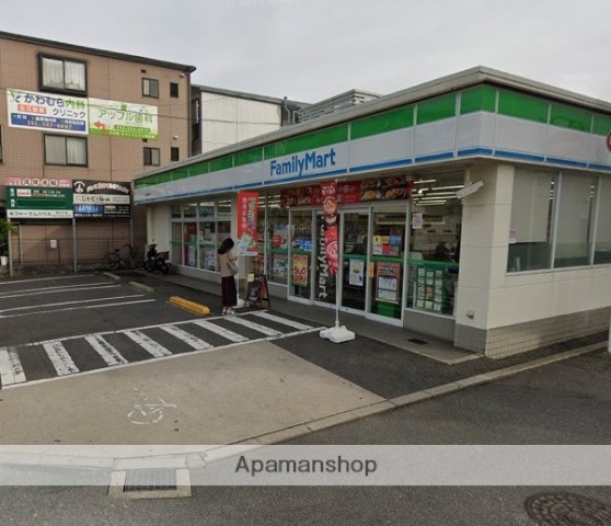 コンビニ　ファミリーマート（コンビニ）まで754m