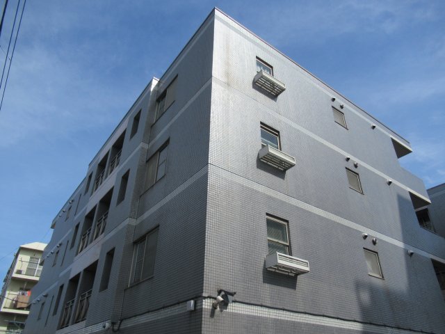 横浜市鶴見区北寺尾のマンションの建物外観
