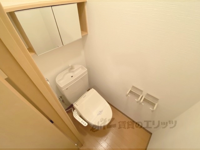 【京田辺市大住関屋のマンションのトイレ】