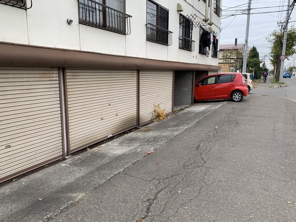 【エンゼルハウスの駐車場】