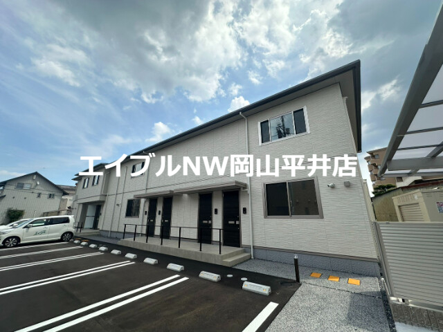 【岡山市中区西川原のアパートの建物外観】