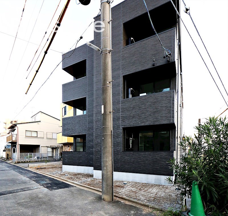 【名古屋市南区寺崎町のアパートの建物外観】