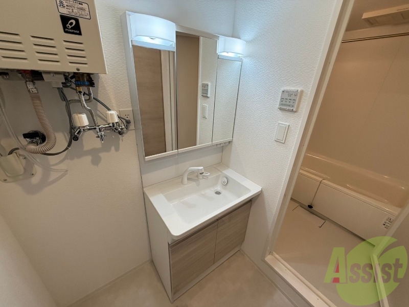 洗面設備　洗面台。身支度にはかかせないですよね～。