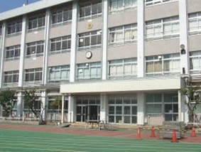 【荒川区南千住のマンションの小学校】