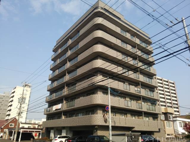 インペリアル山鼻の建物外観