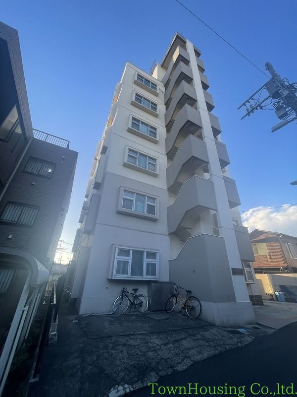 【大田区北千束のマンションの建物外観】