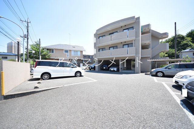 【横浜市戸塚区川上町のマンションの駐車場】