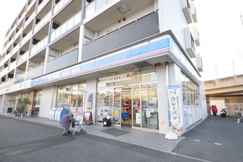 【横浜市戸塚区川上町のマンションのコンビニ】